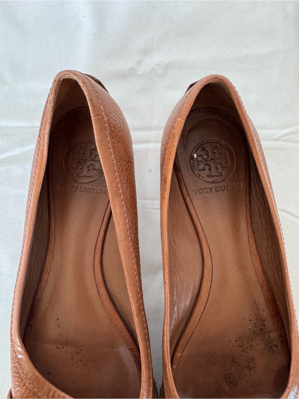 Tory Burch Cognac Leather Peep-Toe Flats with Gold Logo Size 8.5M - Picture 11 of 12